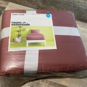 Room Essentials Satin Quilt - Rose
